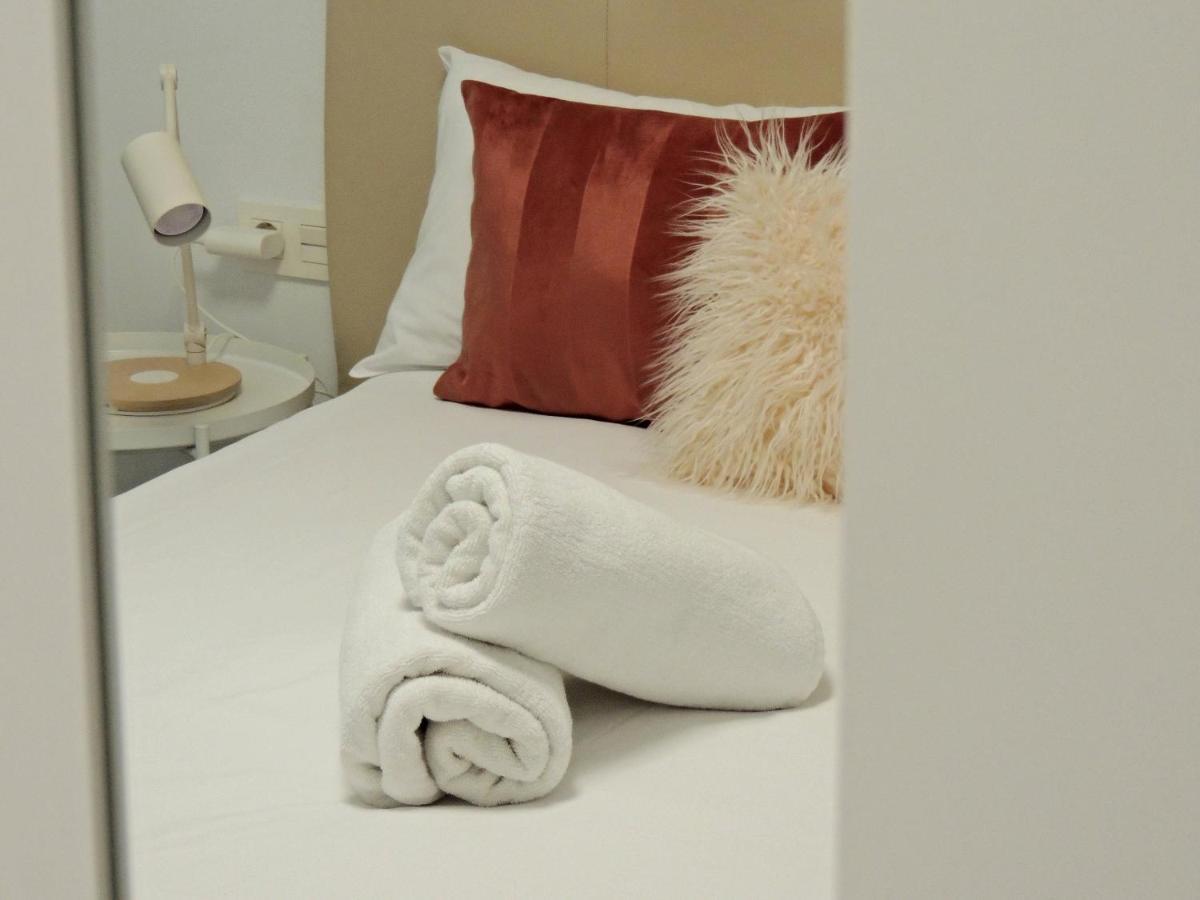 Casa Gascona Con Parking, Wifi Y Netflix Gratis!! By Delabra Apartments Oviedo Eksteriør bilde